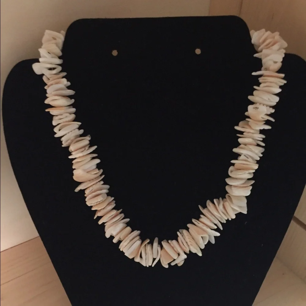 7/$25 Coral shell necklace.